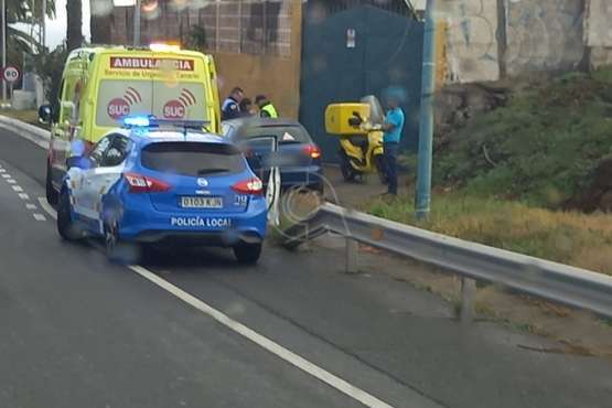  Motorista lesionado en una colisión con un turismo en la Avenida del Cabildo (Telde)/TA.